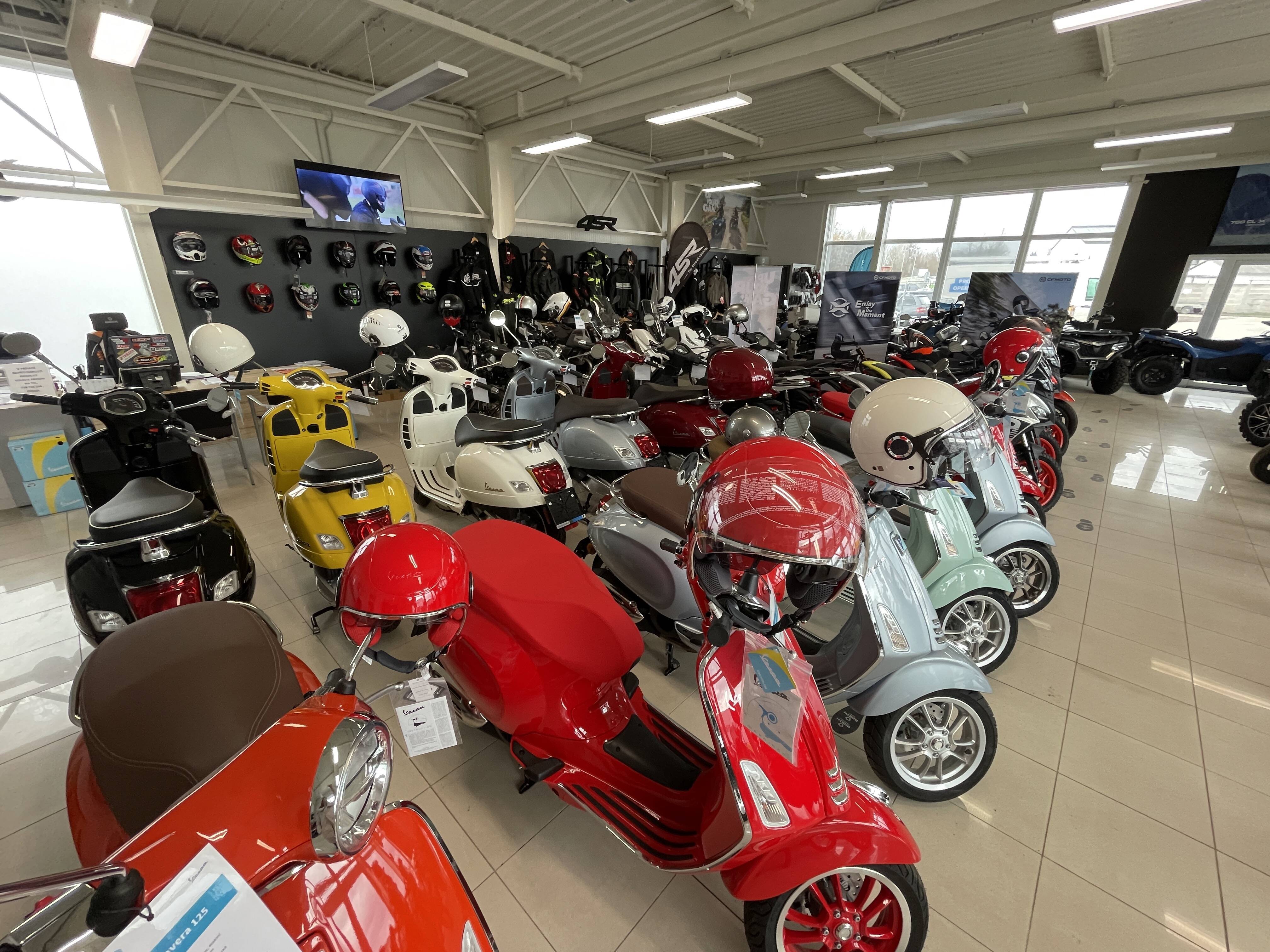 Vespa Moto Guzzi DLAŽDICE - skladem a ihned k odběru