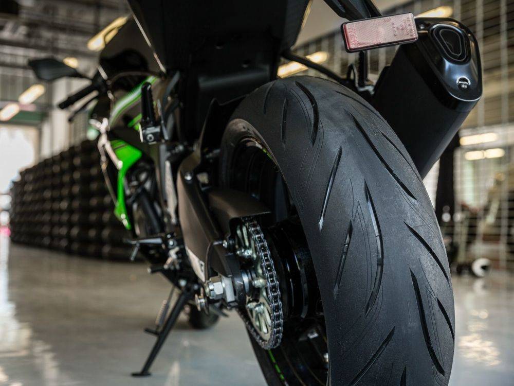 BRIDGESTONE - Vsaďte na pneumatiky od největšího výrobce světa