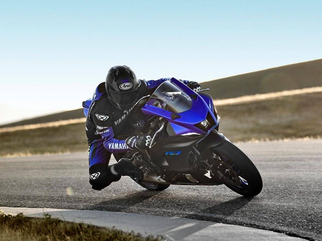 NOVÁ R7: SUPERSPORT YAMAHA NOVÉ GENERACE