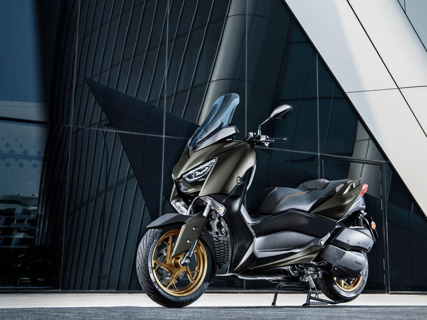 YAMAHA XMAX 300 TECH MAX nyní s příslušenstvím v hodnotě 10.000 Kč ZDARMA