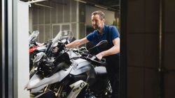 SERVIS MOTOCYKLU Z POHODLÍ DOMOVA - DOPRAVA ZDARMA